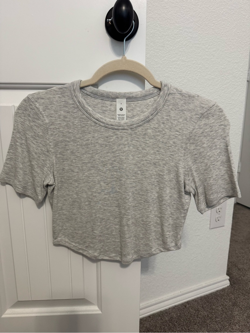 Lululemon Hold Tight Cropped T-Shirt- Size 6- Heathered Core Ultra Light Grey